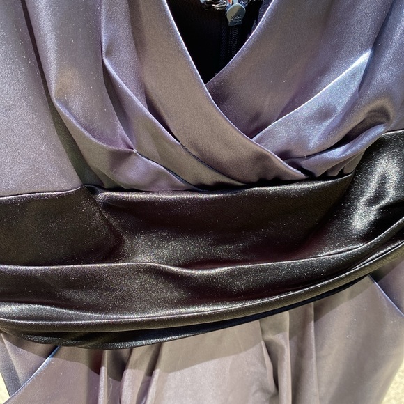 Onyx gray lined dress with pockets and black sash - Picture 2 of 4